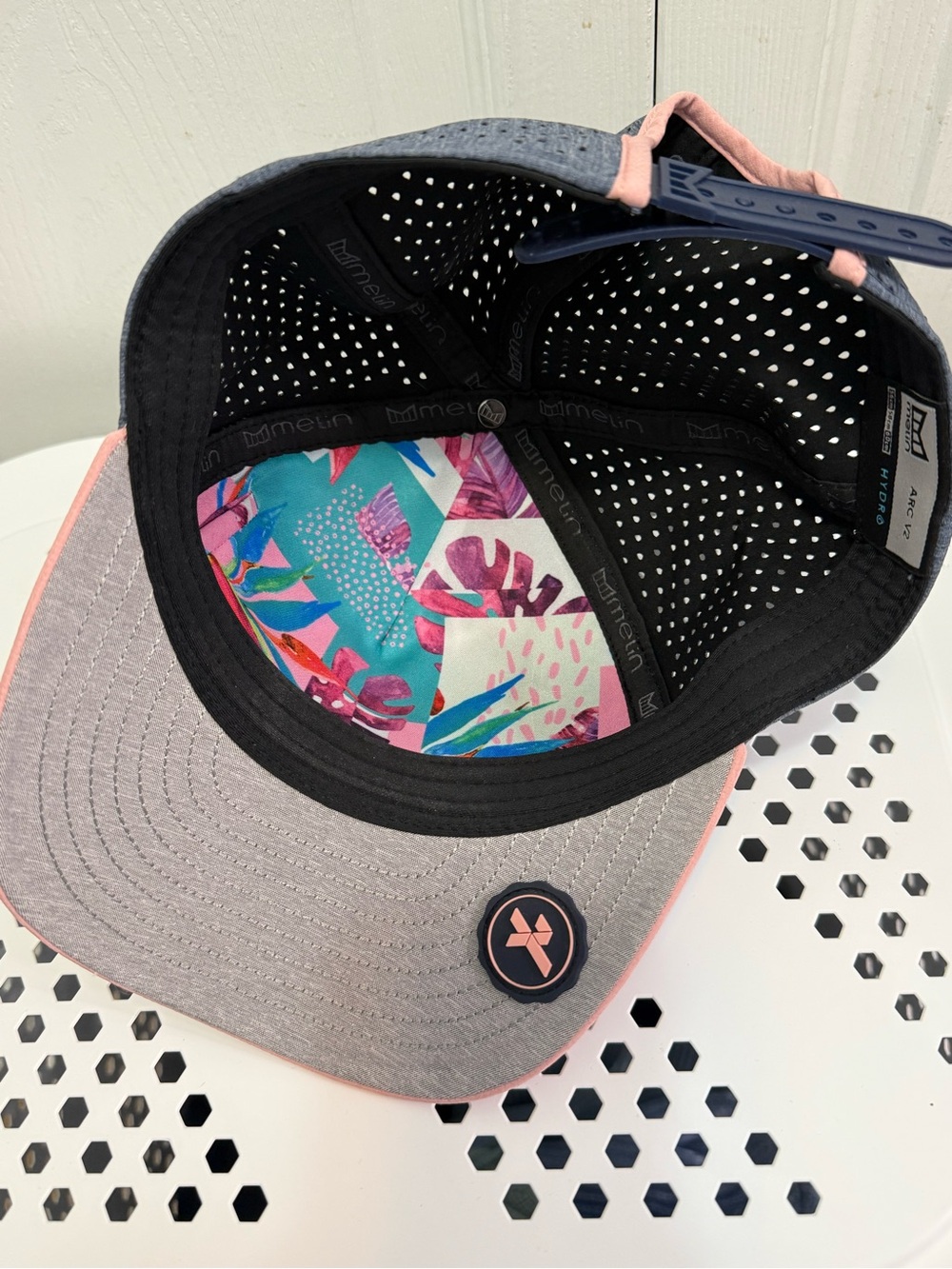 RARE special edition Melin Blue and Pink Arc V2 Hydro Cap - Picture 7 of 7